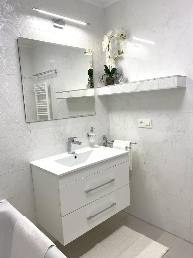 Die Eleganz - Apartment Near The City Center With Free Parking Bratislava Exteriér fotografie
